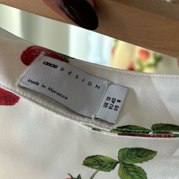 ASOS strawberry print wrap-around skirt - Picture 6 of 6